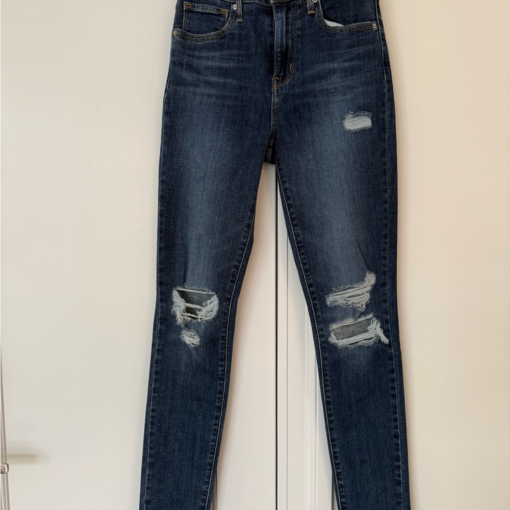 LEVI’s Distressed Jeans